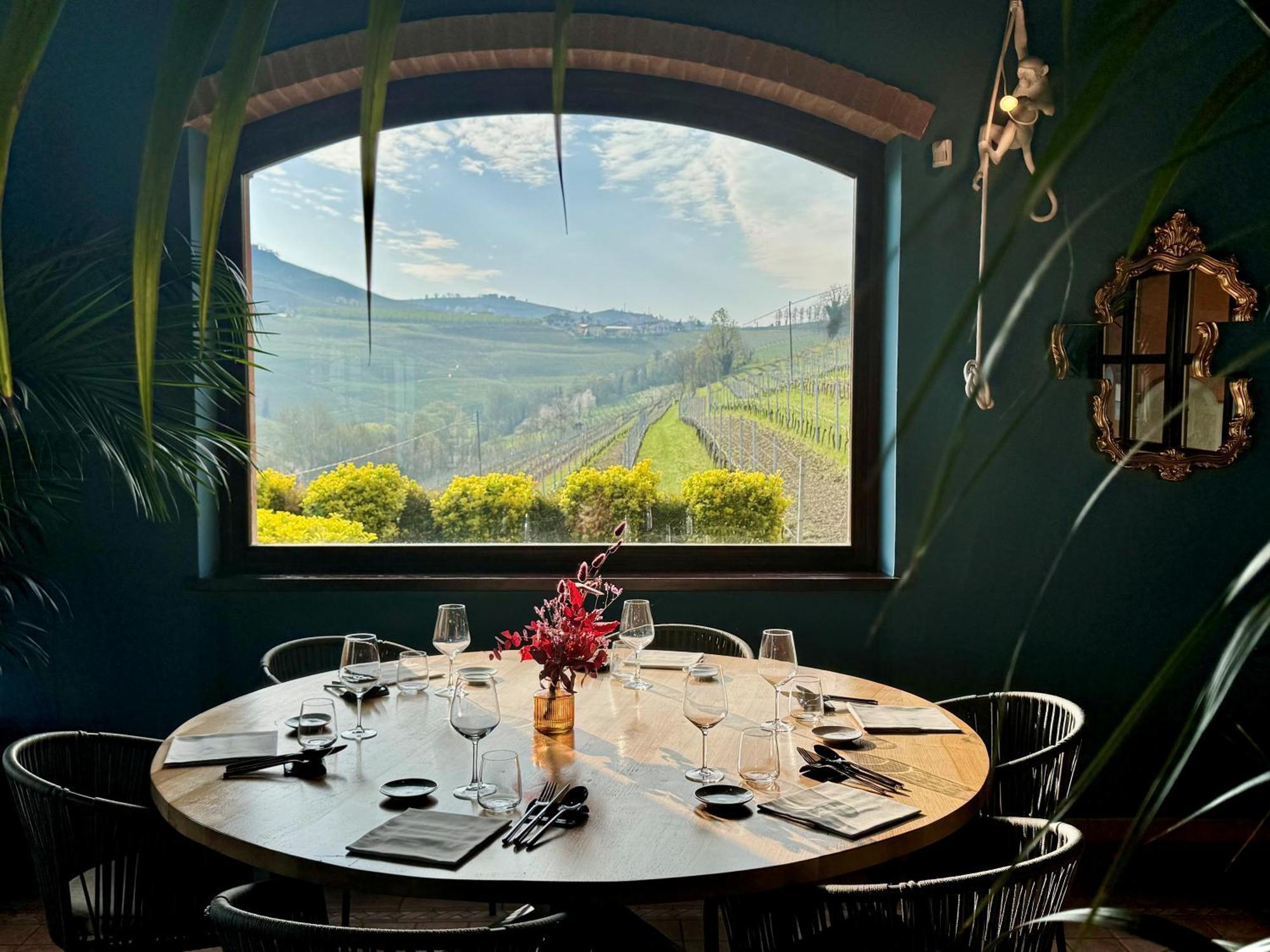 Panoramic Villa Garassino - Country Rooms And Fine Restaurant Treiso Kültér fotó