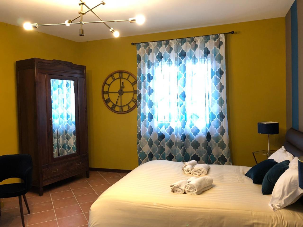 Panoramic Villa Garassino - Country Rooms And Fine Restaurant Treiso Kültér fotó