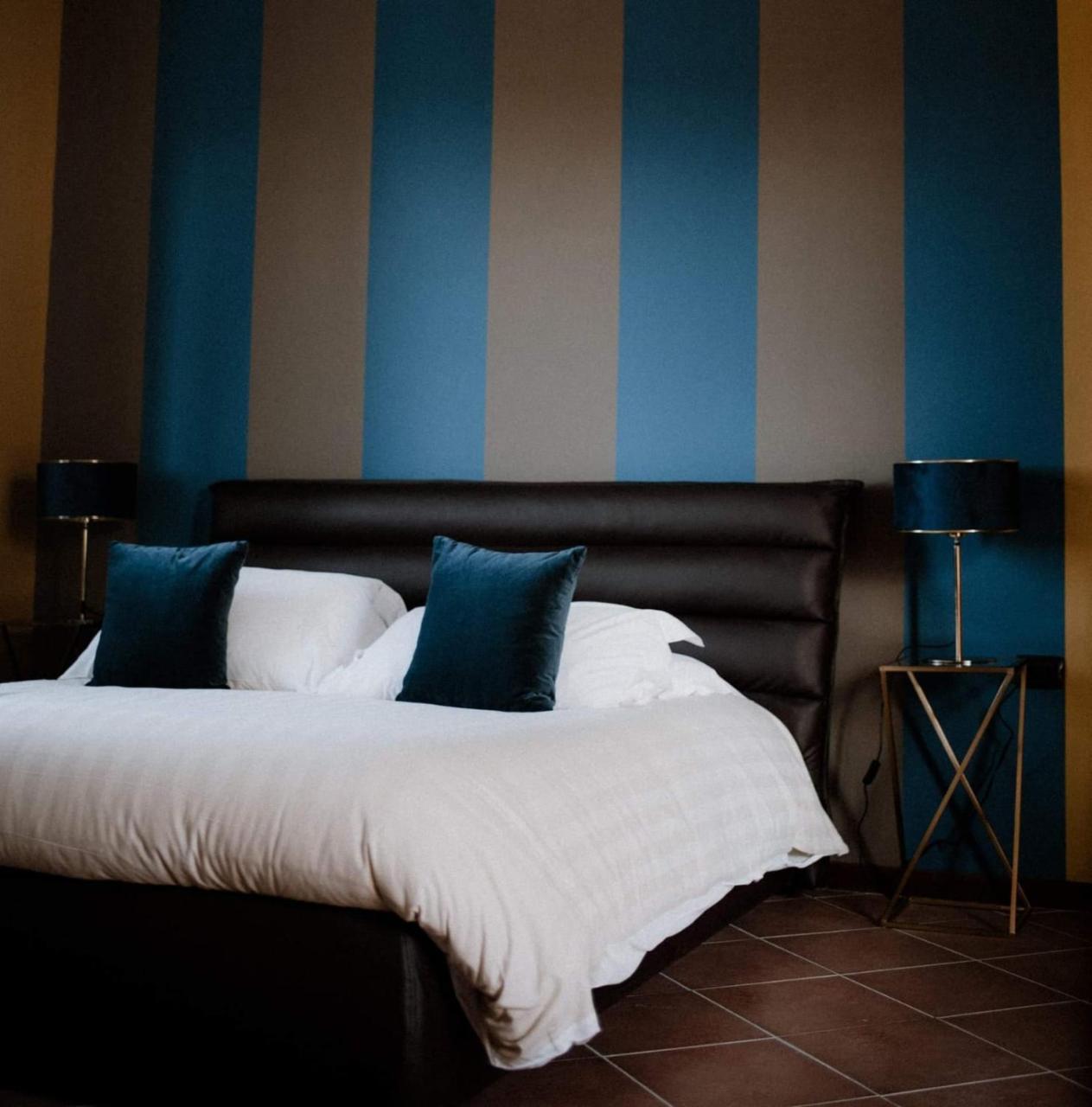 Panoramic Villa Garassino - Country Rooms And Fine Restaurant Treiso Kültér fotó